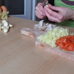 peeling the garlic